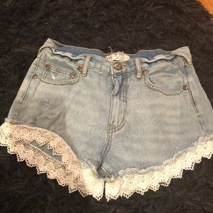 FREE PEOPLE DENIM SHORTS WITH LACE HEM SIZE 26